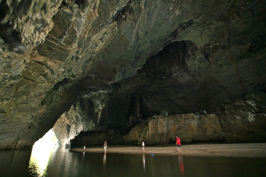 Puong Grotto in Ba Be National park