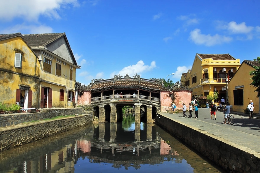 Hoi An Ancient Town - Japanese bridge 