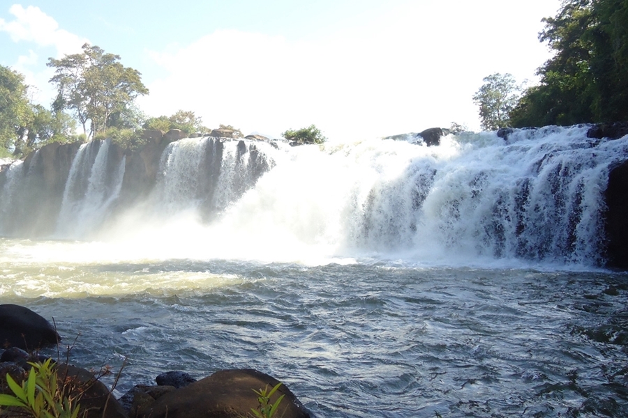 Tad Lo Waterfall