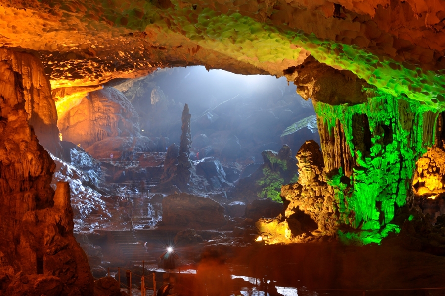 Thien Cung Cave in Halong Bay